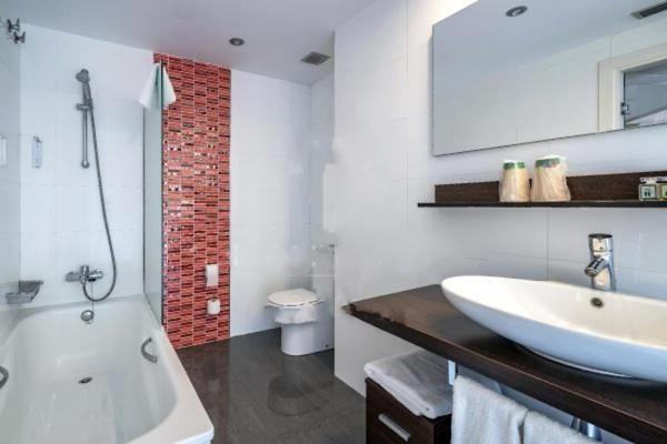 Hotel Spa La Central - Adults Only Macanet De Cabrenys Exterior photo